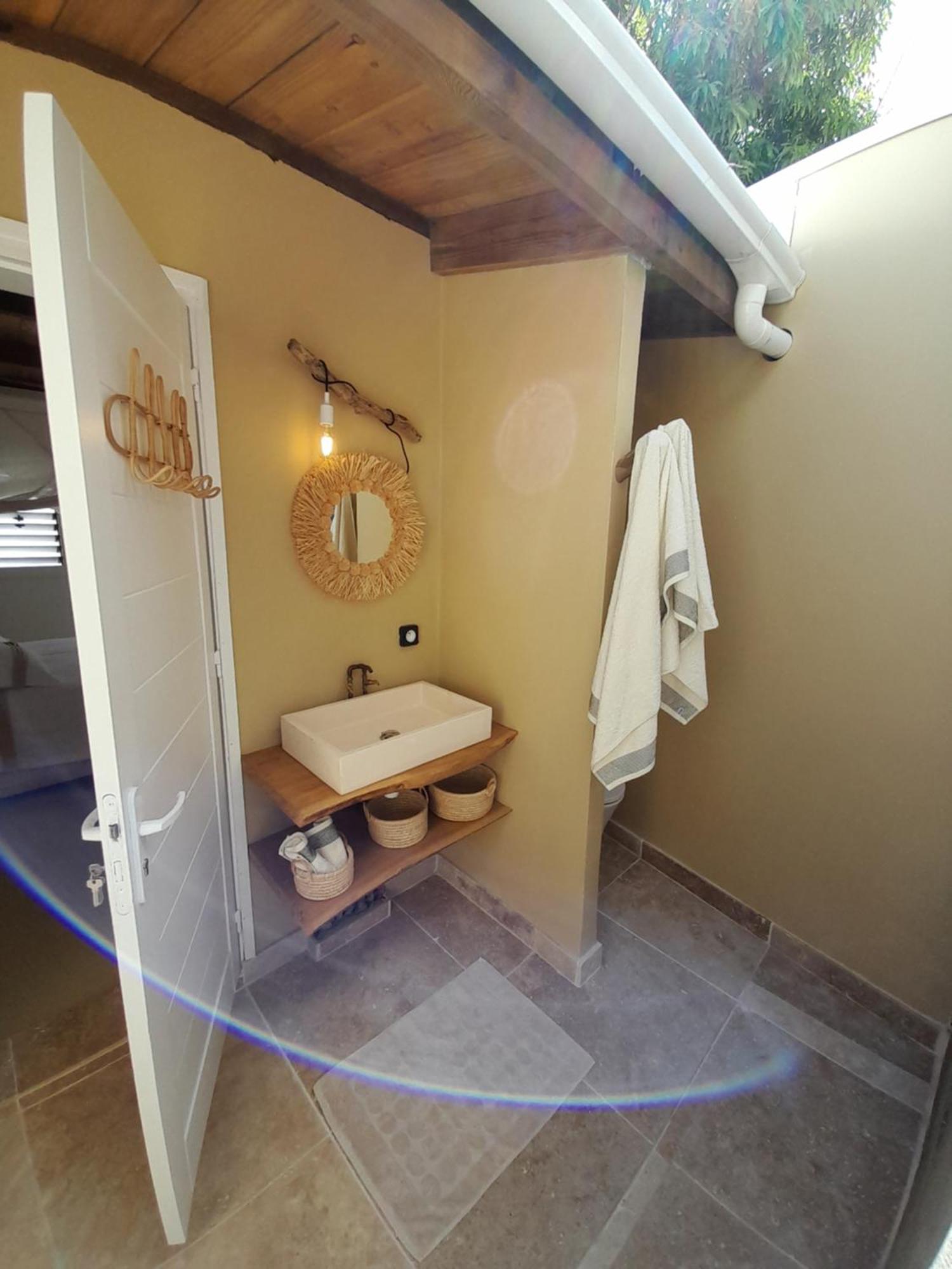 Hotel La Kaz Banian Saint Pierre Esterno foto